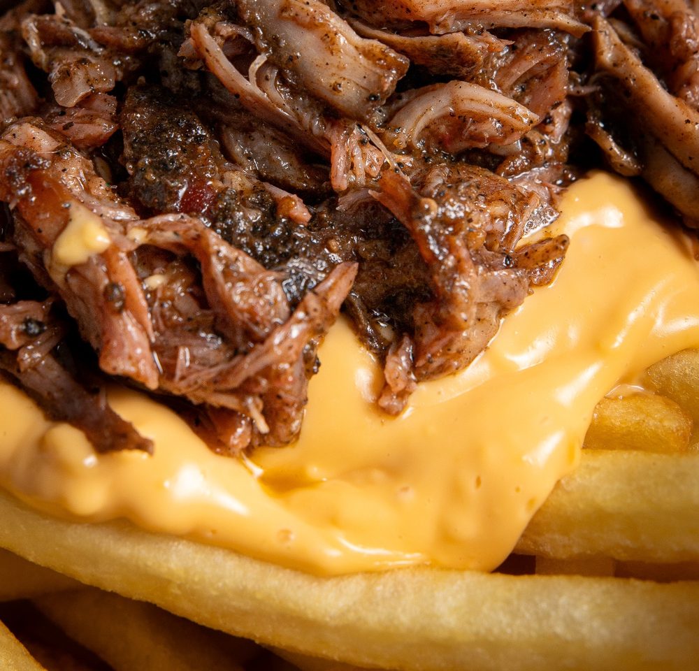 Fritas com Cheddar e Costela Defumada